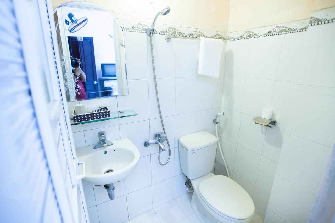 Hoang Trieu Hotel Hue Exterior foto